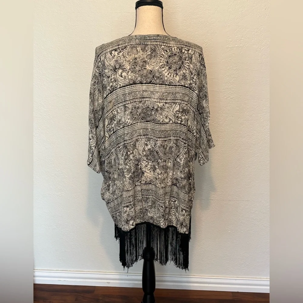 California Gypsy Black & White Print Kimono with Fringe (One Size)
